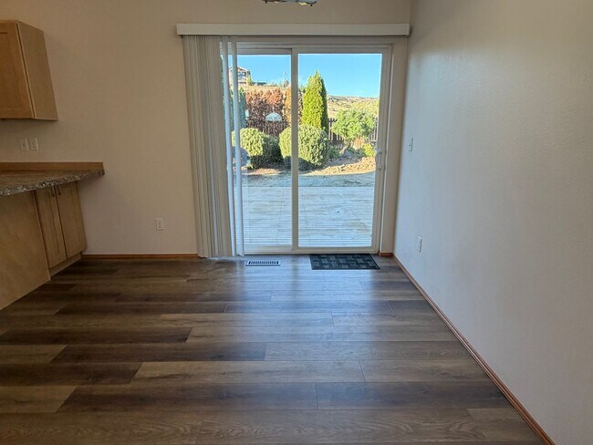 Building Photo - Beautifully updated 3-bedroom, 2-bathroom www.stillproperties.com