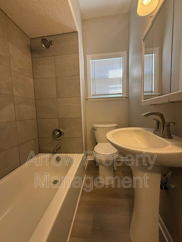 Building Photo - 136 N 27th St