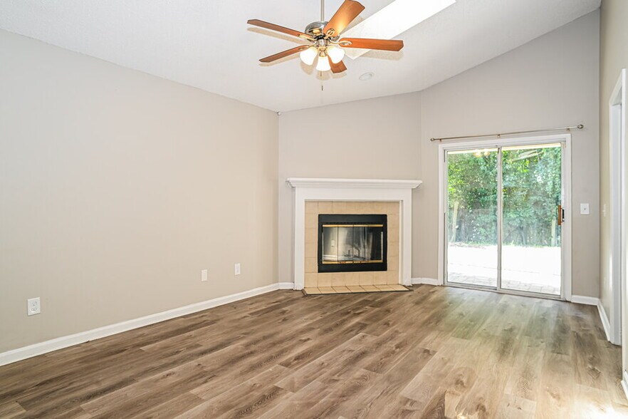 Building Photo - 8790 Townsquare Dr S