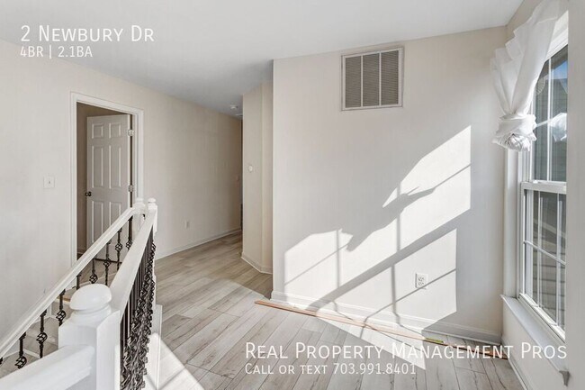 Building Photo - 2 Newbury Dr