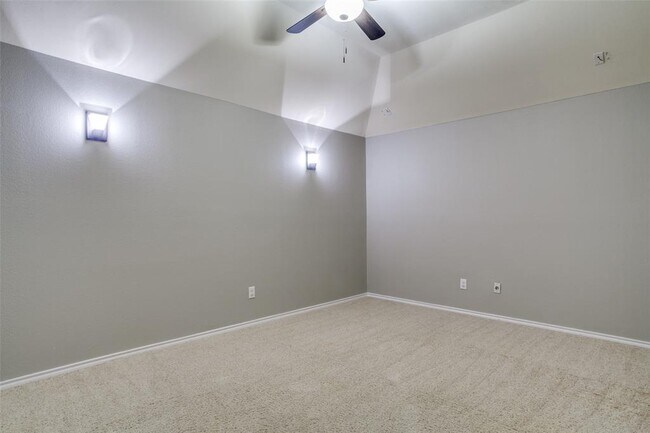 Building Photo - 2609 Oakland Way