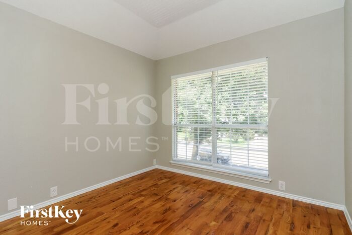Building Photo - 985 Union Dr