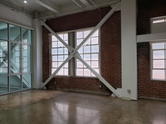 Building Photo - 409 W Olympic Blvd