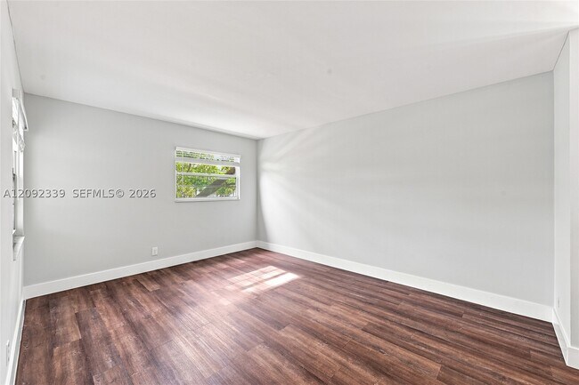 Building Photo - 1400 SW 124th Terrace
