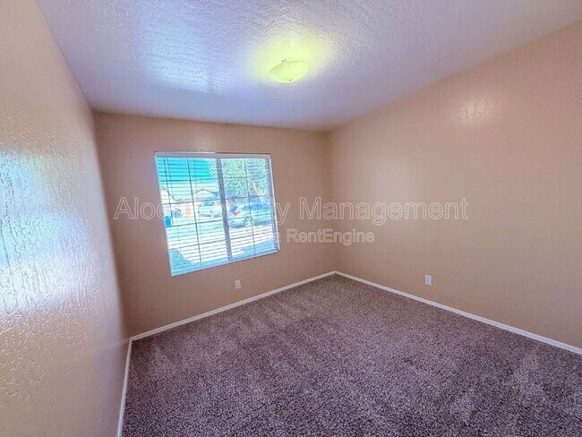 Building Photo - 2293 E Longhorn Pl