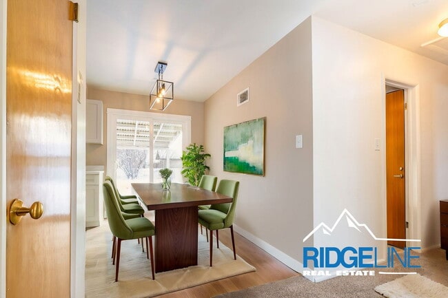 Building Photo - 204 19th Ave NW