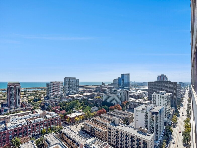 Building Photo - 1720 S Michigan Ave