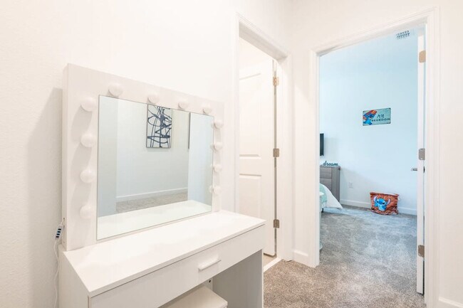 Building Photo - 4246 Paragraph Dr