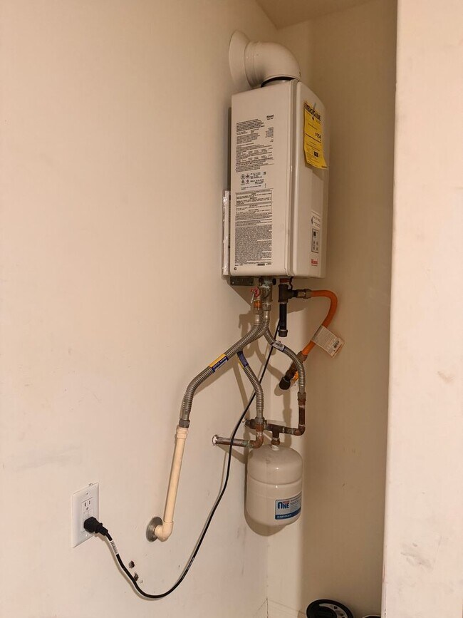 Building Photo - 3 Bed and 2.5 Bathrooms Home for Rent