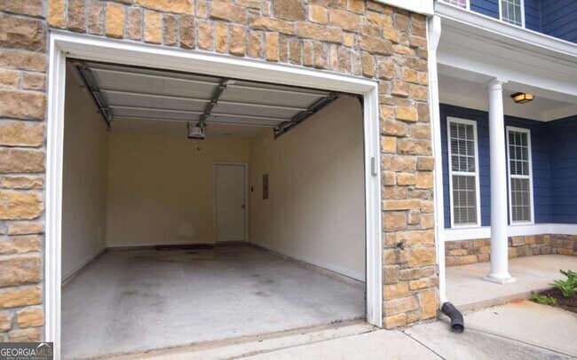Building Photo - 6616 Splashwater Dr
