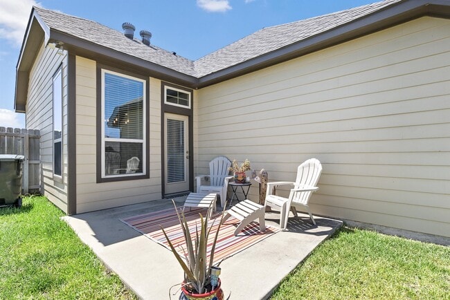 Building Photo - 2000 Bleeker Cv