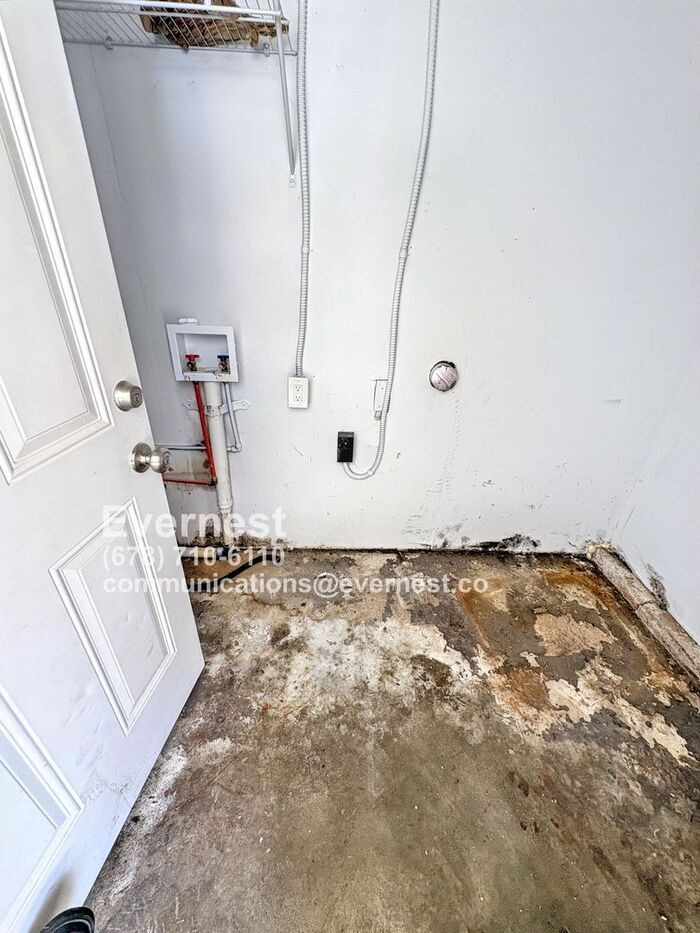 Building Photo - 4402 Davana Dr