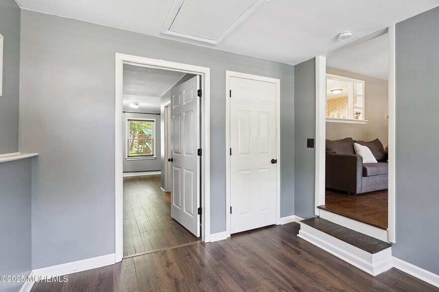 Building Photo - 6 Redwood Rd