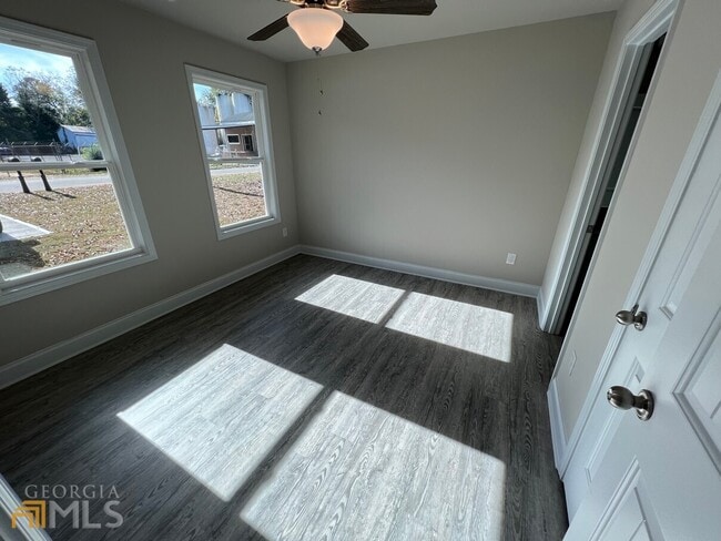 Building Photo - 250 Holly St