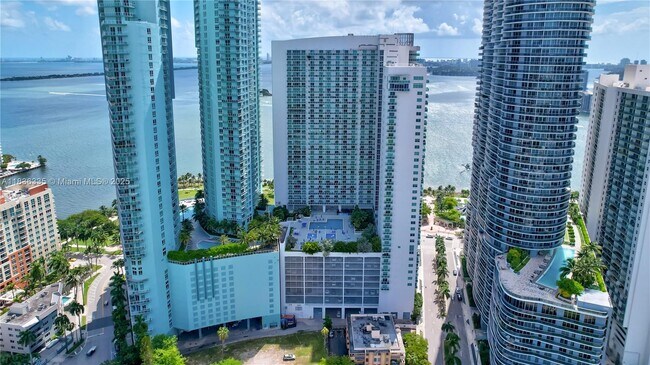 Building Photo - 1800 N Bayshore Dr