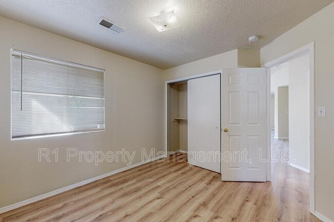 Building Photo - 3473 Martin Meadows Dr NE