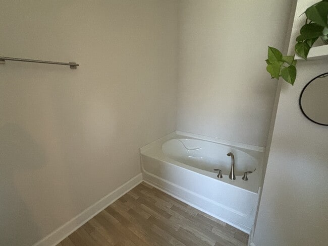 Building Photo - 9835 Olivia St