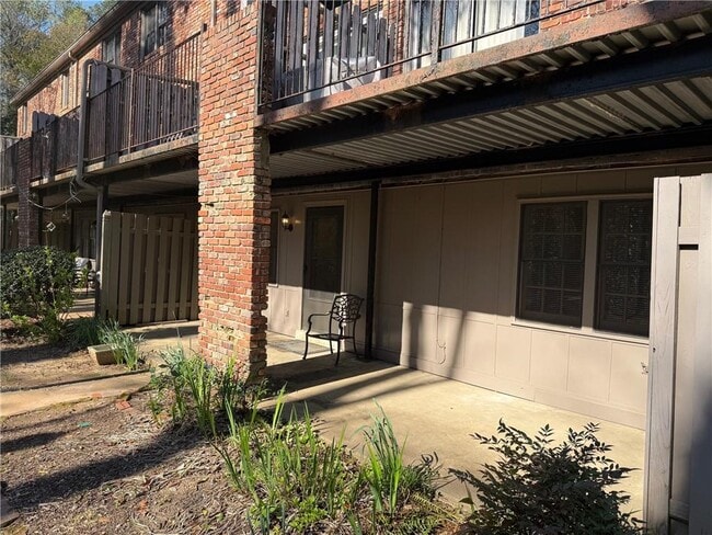 Building Photo - 3095 Colonial Way