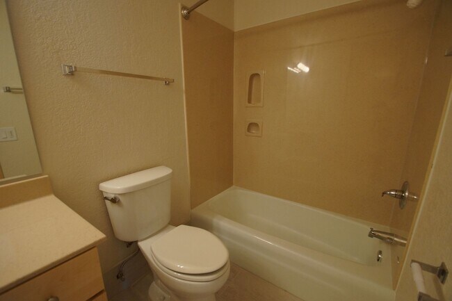 Building Photo - Fully Renovated Appaloosa Suite