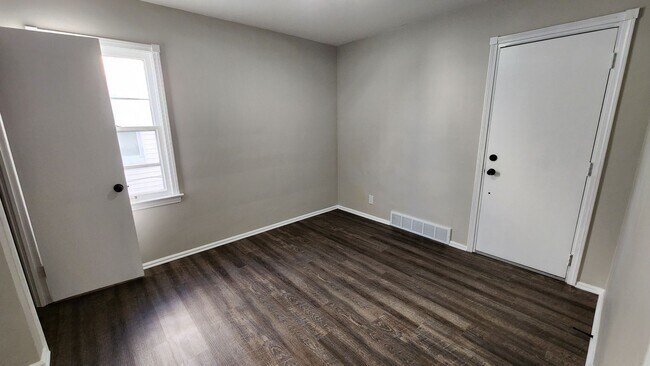 Building Photo - 4156 Hinsdale Rd