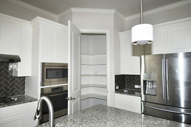 Building Photo - 9948 Haversham Dr