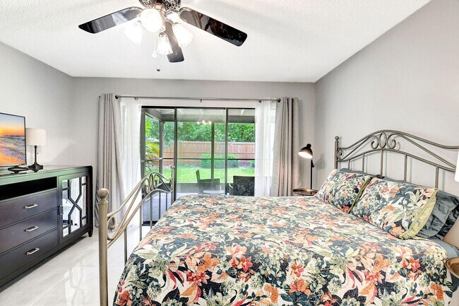 Building Photo - 9311 Longmeadow Cir