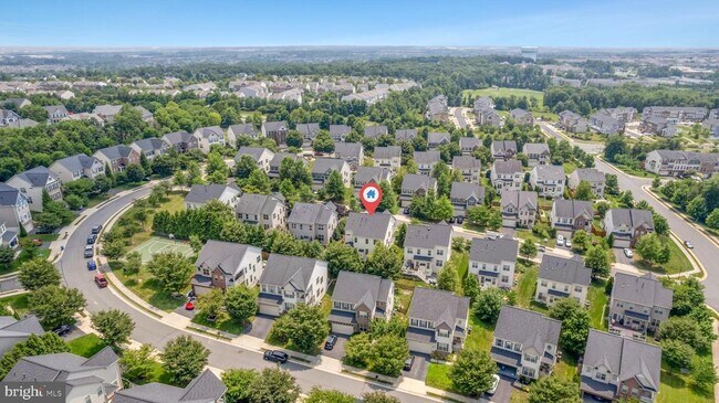 Building Photo - 42706 Chisholm Dr