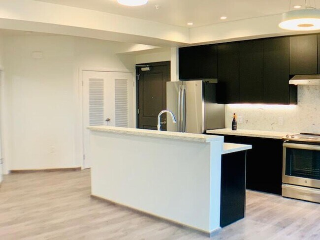 Building Photo - Live like you are always on vacation!- AMSI-