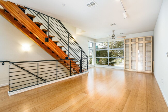 Building Photo - Beautiful Emeryville Townhouse!