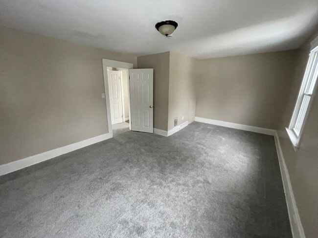 Building Photo - Section 8 & EDEN Accepted – Move-In Ready Comfort for Your Next Chapter in Cleveland!