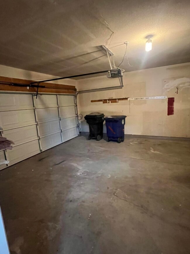 Building Photo - 423 Phoenix Ave NW