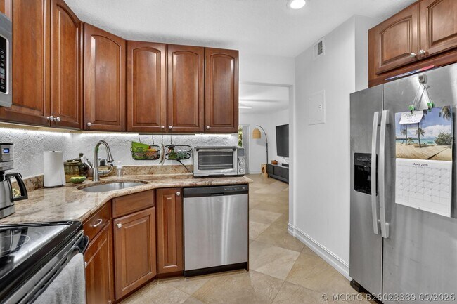 Building Photo - 9101 Jacaranda Ln