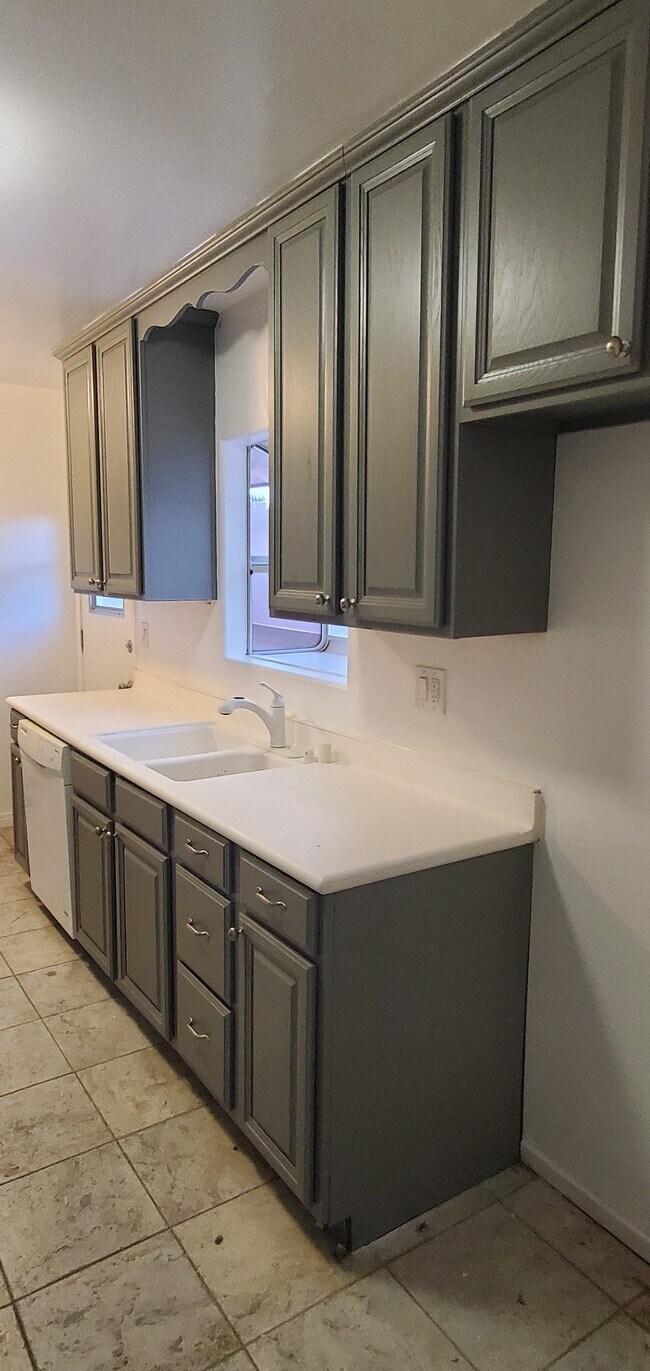 Building Photo - 17425 Elkwood St