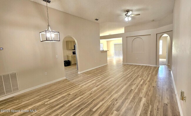 Building Photo - 869 Macon Dr