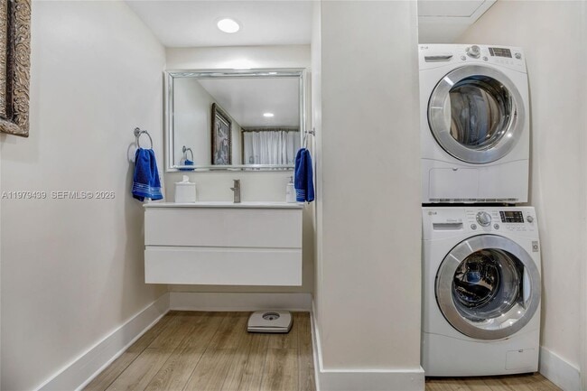 Building Photo - 5600 Collins Ave