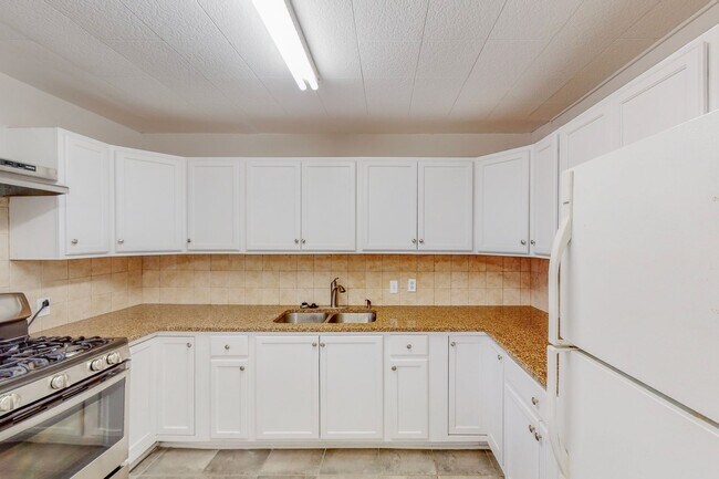 Building Photo - NE 2/BD 1/BA 1/CG HOME