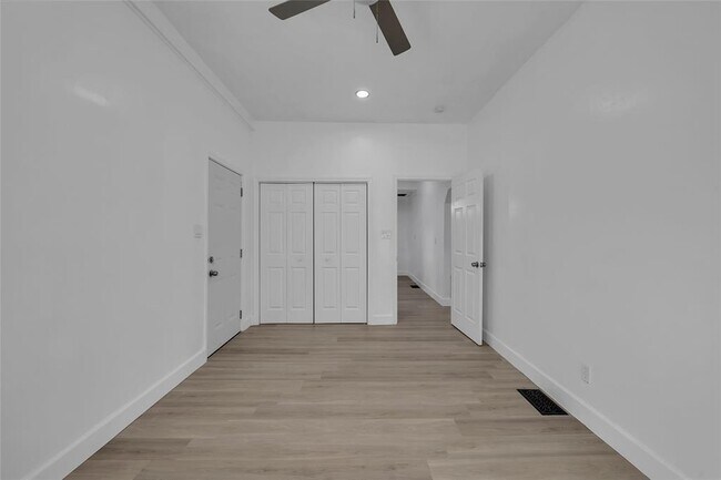Building Photo - 51 Private Rd 901