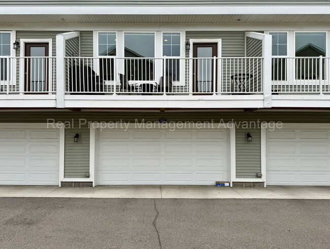 Building Photo - Modern 2020 Built Townhome Just Steps from Downtown Ferndale!
