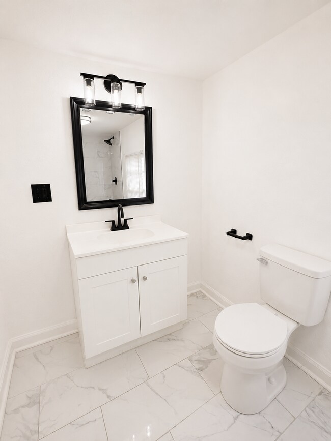 Building Photo - Charming 3 Bed, 2 Bath Home with Detached 2-Car Garage