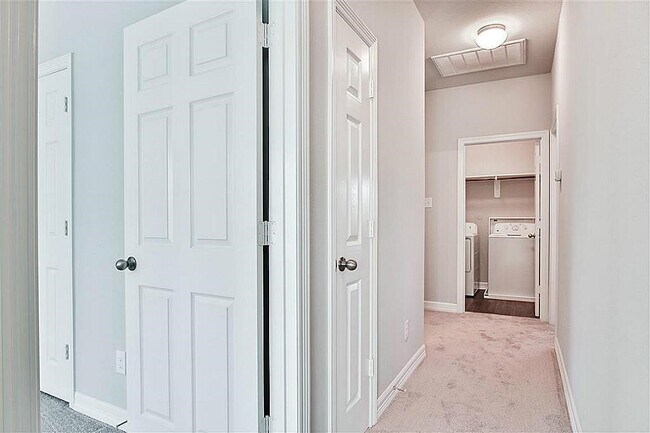 Building Photo - 39 Woodland Hills Dr