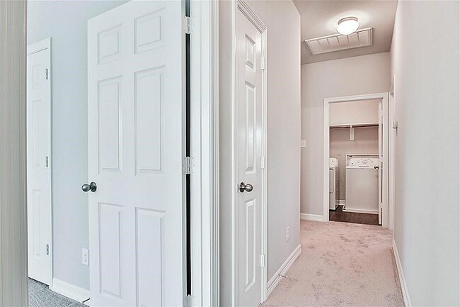 Building Photo - 40 Woodland Hills Dr