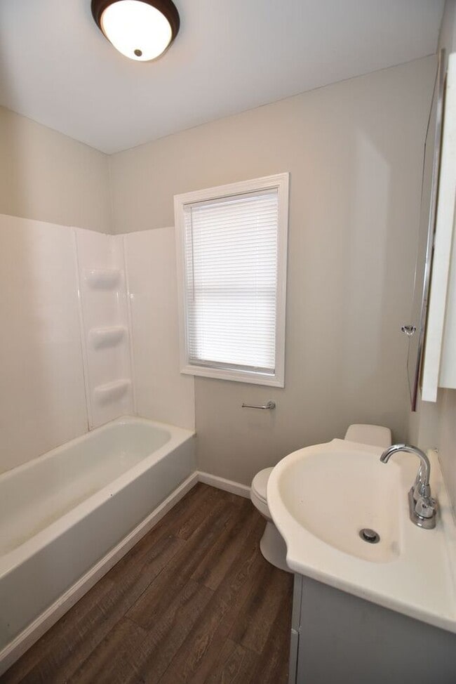 Building Photo - River Park Charming 3 bedroom Single Family Home