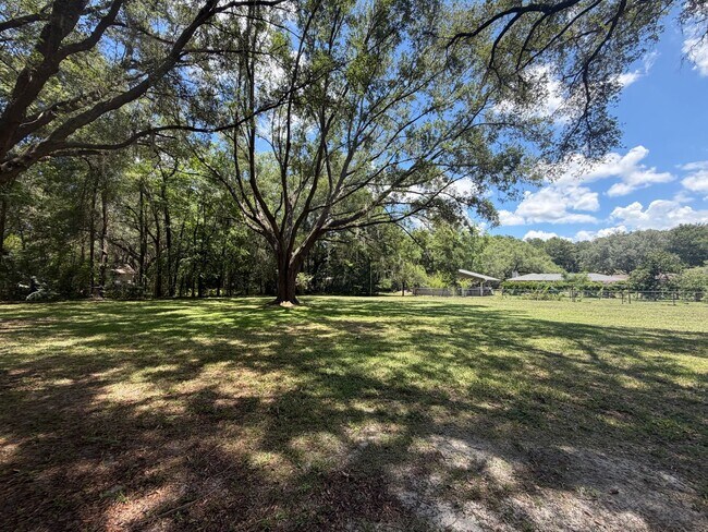 Building Photo - Windward Meadows 3BR/2BA on 1 Acre with Fenced Yard