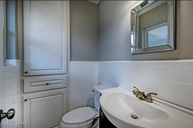 Building Photo - 361 Mary Ann Dr