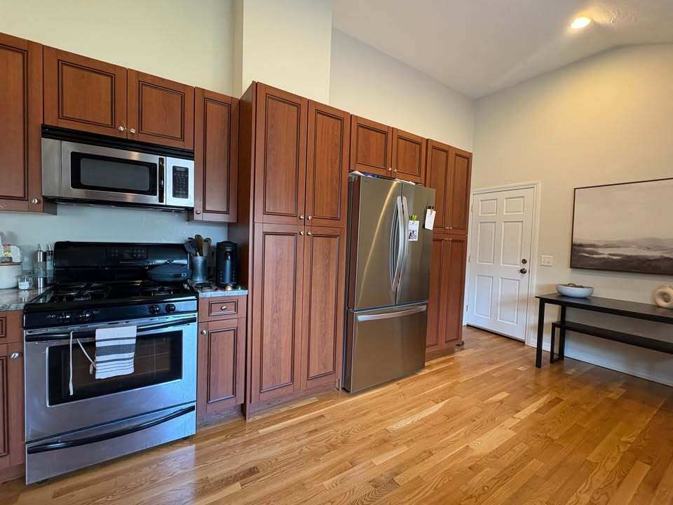 Building Photo - 89 Thorndike St