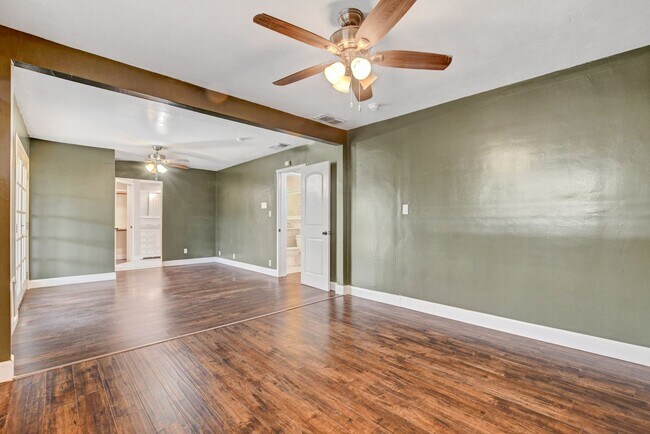 Building Photo - UNIQUE SINGLE FAMILY HOME! - No HOA, Car Lift, RV Parking and Nice Backyard