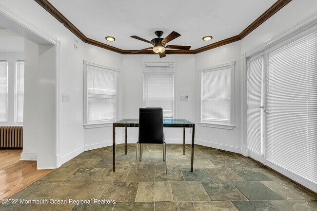 Building Photo - 370 W Park Ave
