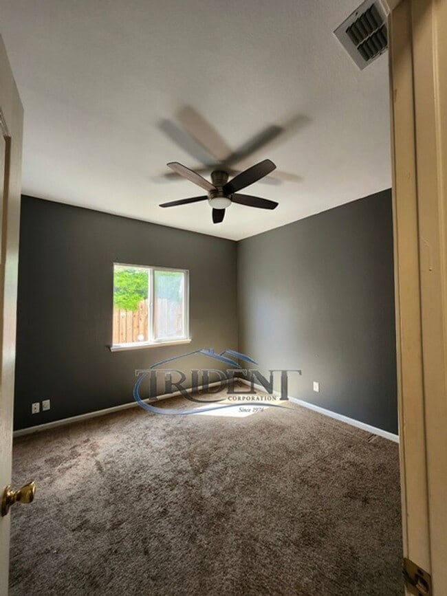 Building Photo - 3 bedroom, 2 bath house