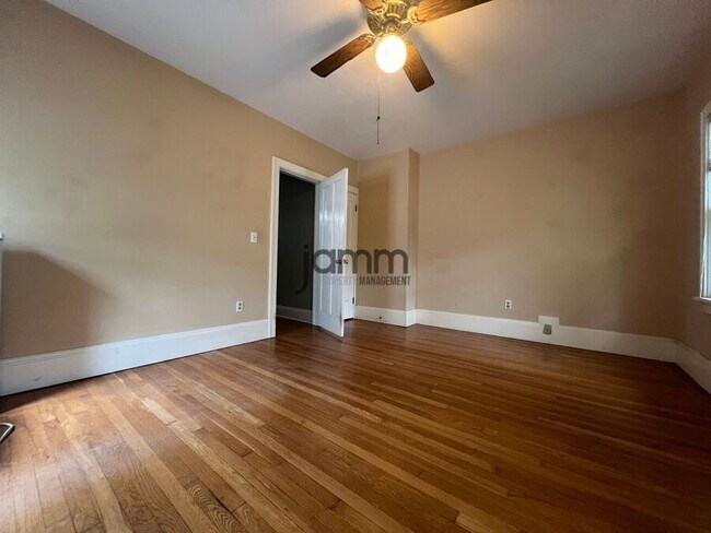 Building Photo - 3079 Meadowbrook Blvd