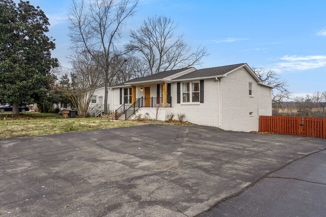 Building Photo - 6620 Upton Ln